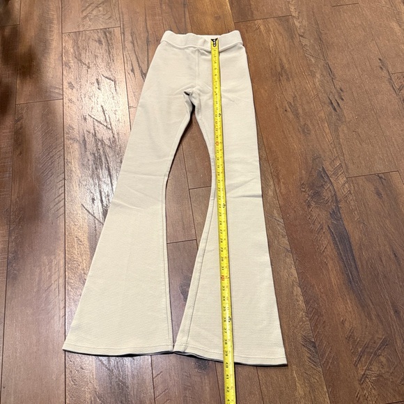 Women's Cream Flared Leggings Size XS - Picture 4 of 9